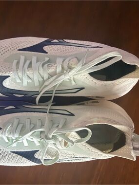 Mizuno White and green  Athletic Trainers mizuno neo zen great condition
